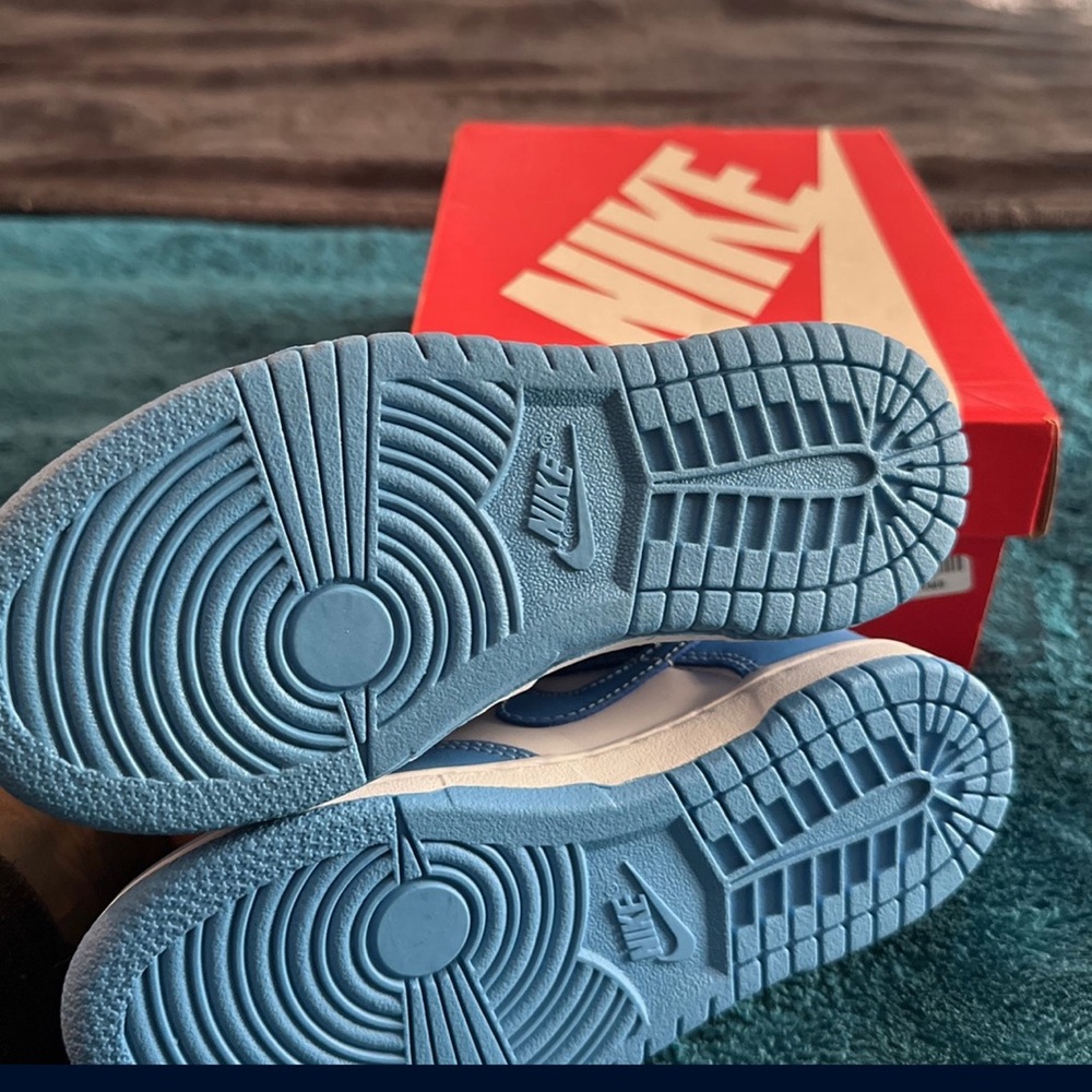 Kids Jordan 1 Sneakers - Picture 4 of 4